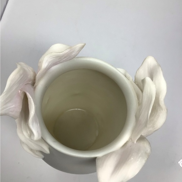 Ibis and Orchid Cyclamen Flower Table Vase - Picture 6 of 6